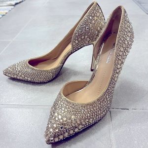 Size 7.5 Gianni Bini gold stud shoes